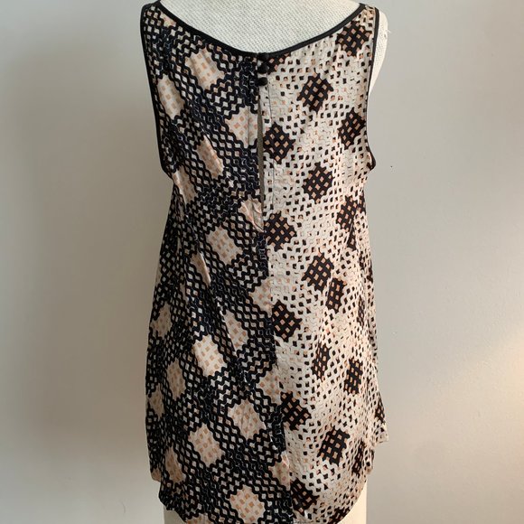 Unique, sequin and shine patterned tank top - Picture 3 of 6